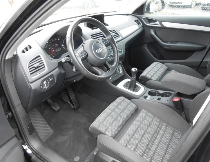 Audi Q3 8