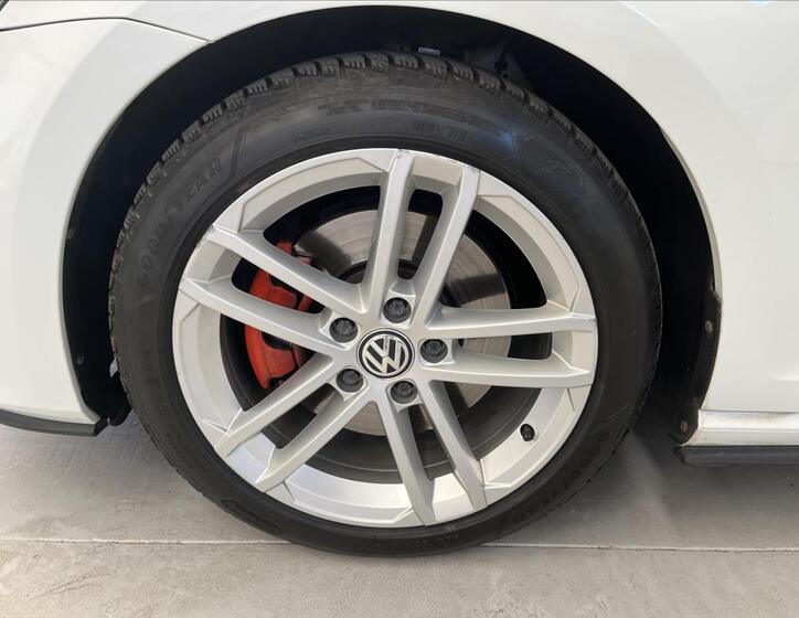 Volkswagen Golf 32
