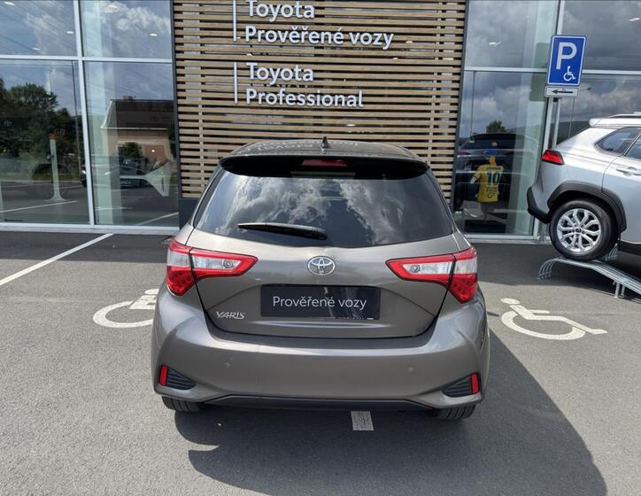 Toyota Yaris 12