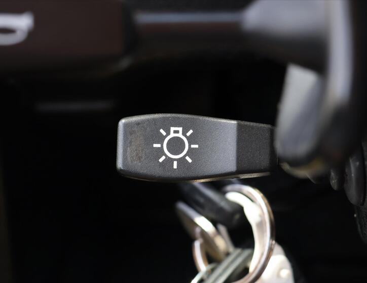 Land Rover Defender 22