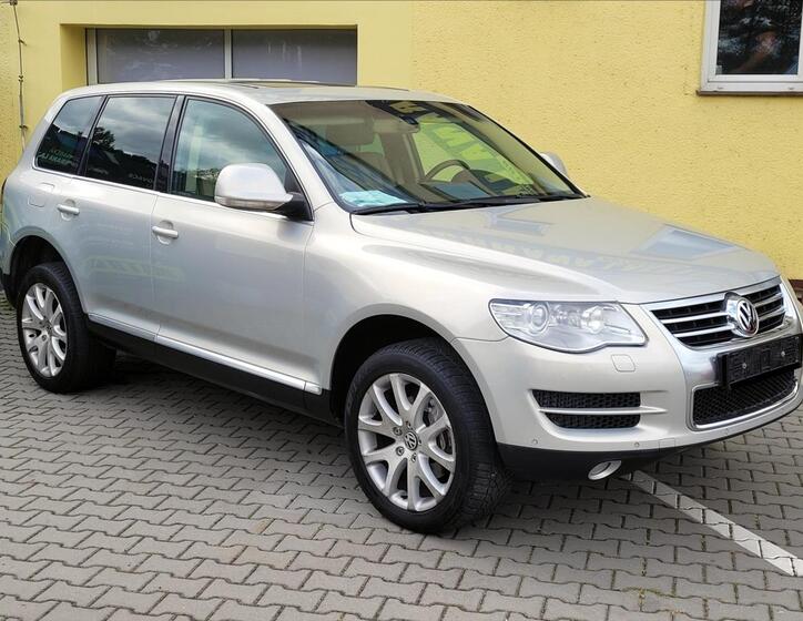 Volkswagen Touareg 1