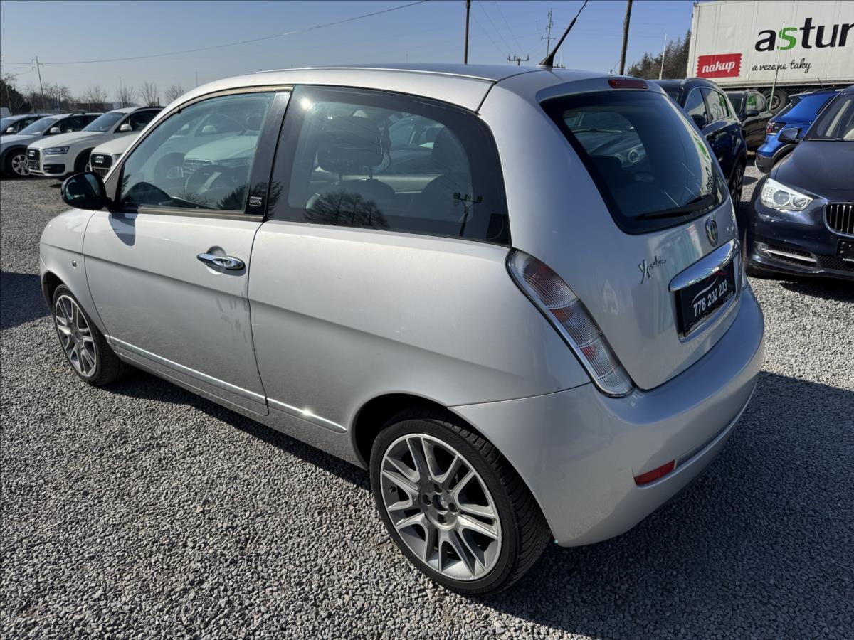 Lancia Y