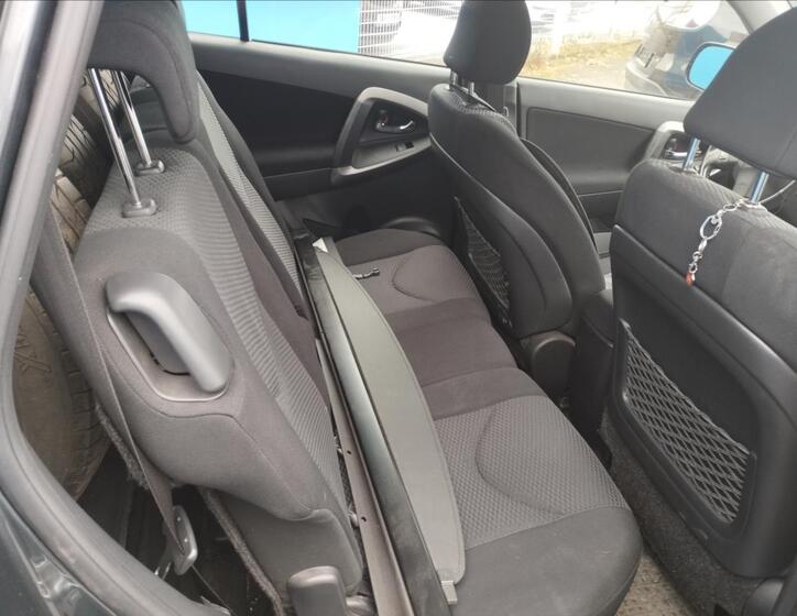 Toyota RAV4 9