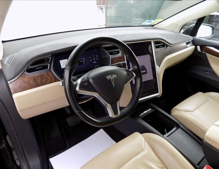 Tesla Model X 19