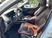 Jaguar F-Pace 6