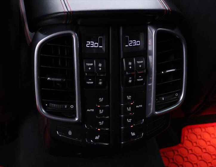 Porsche Cayenne 37