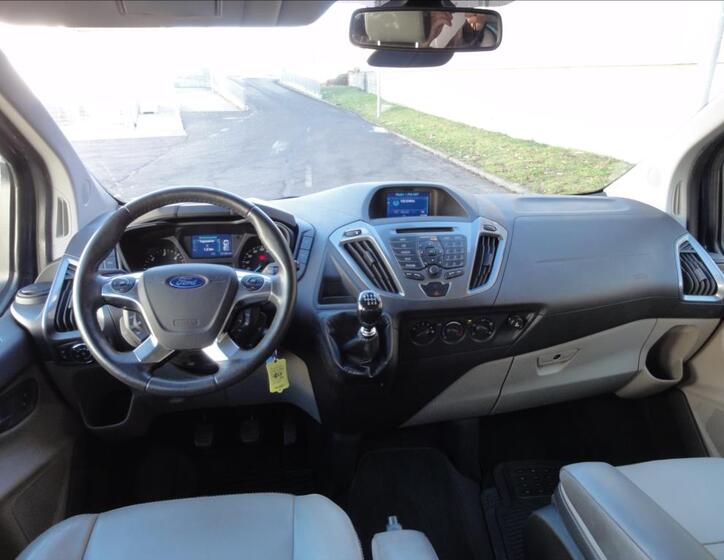 Ford Tourneo Custom 17