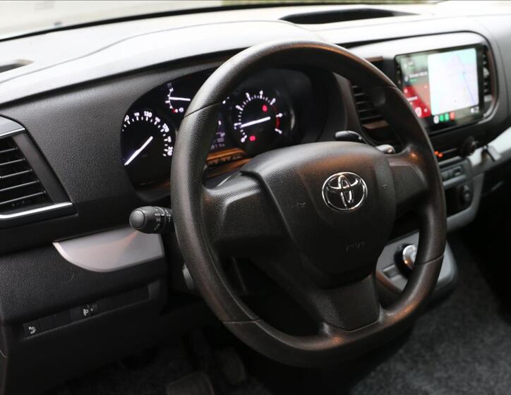 Toyota ProAce 17