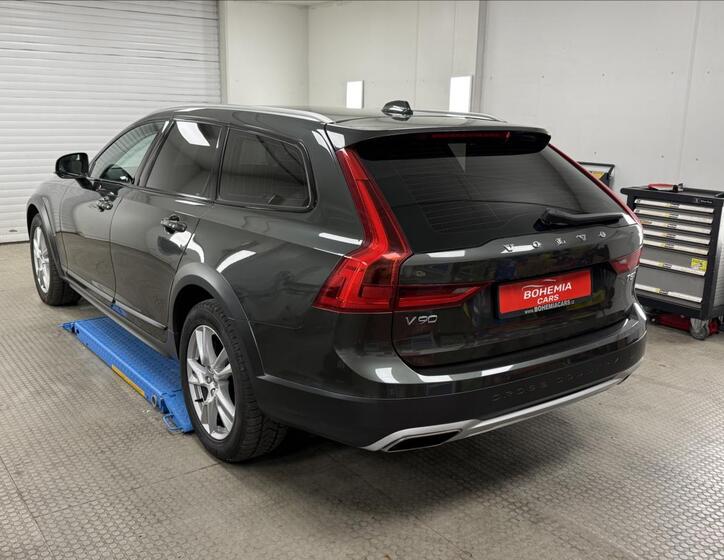 Volvo V90 4