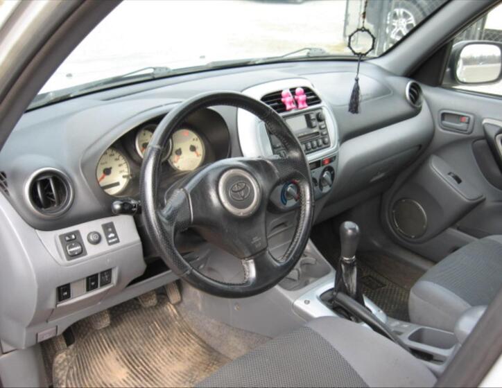 Toyota RAV4 12