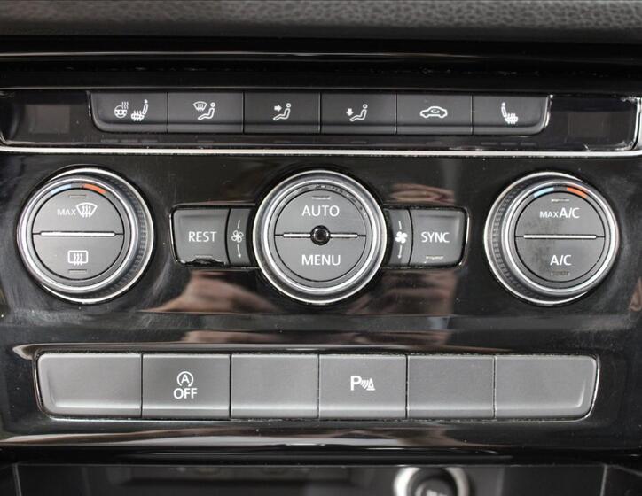 Volkswagen Touran 25