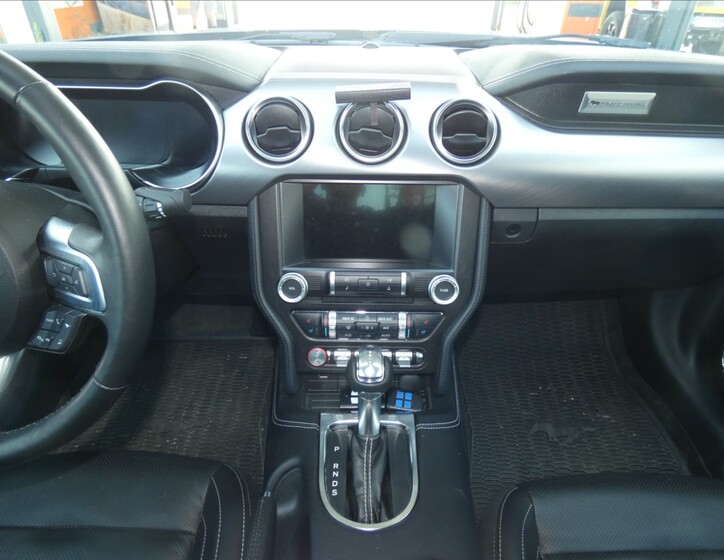 Ford Mustang 8