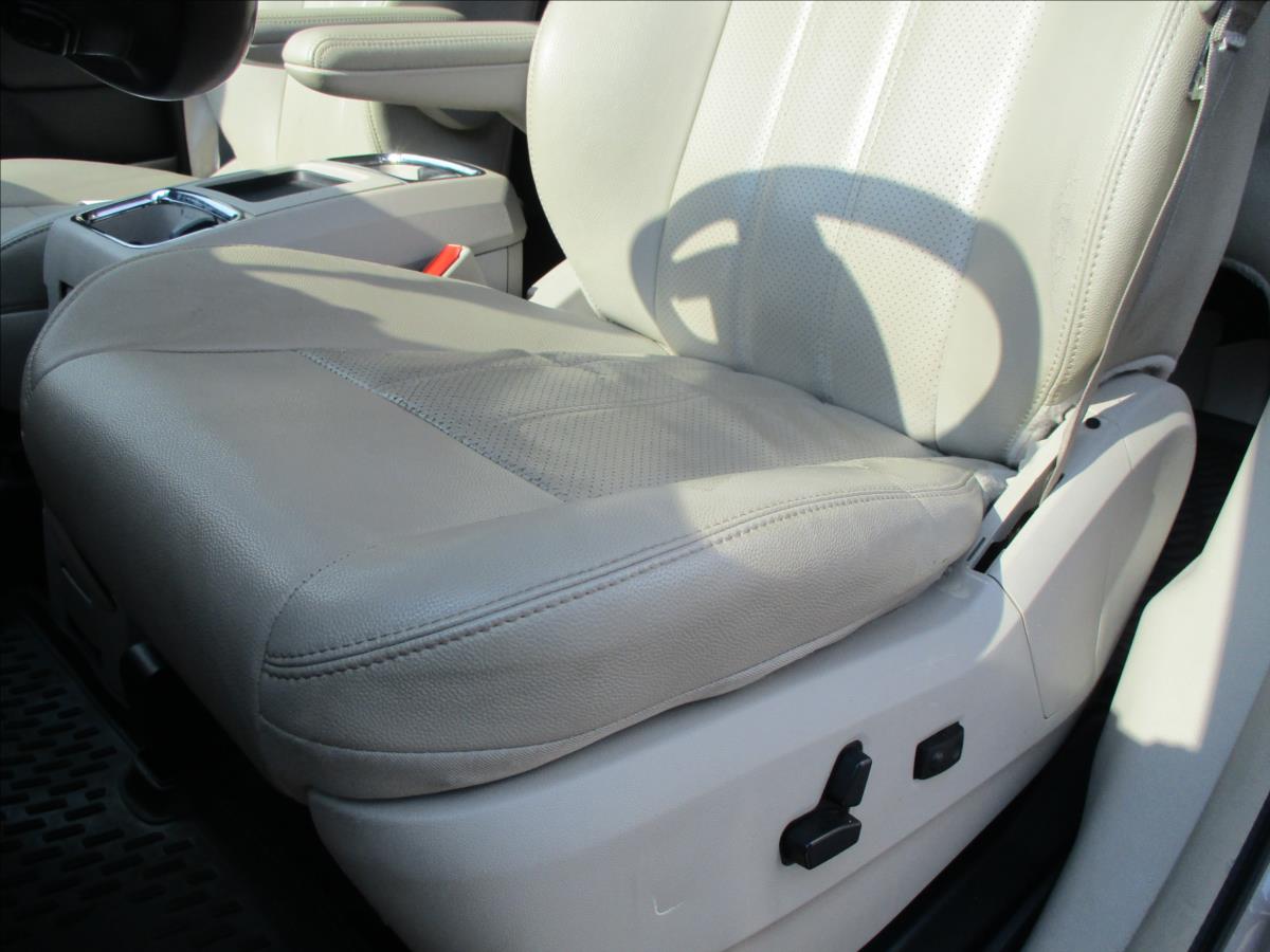 Chrysler Town & Country