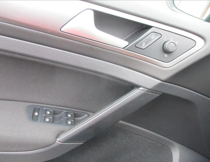 Volkswagen Golf 33
