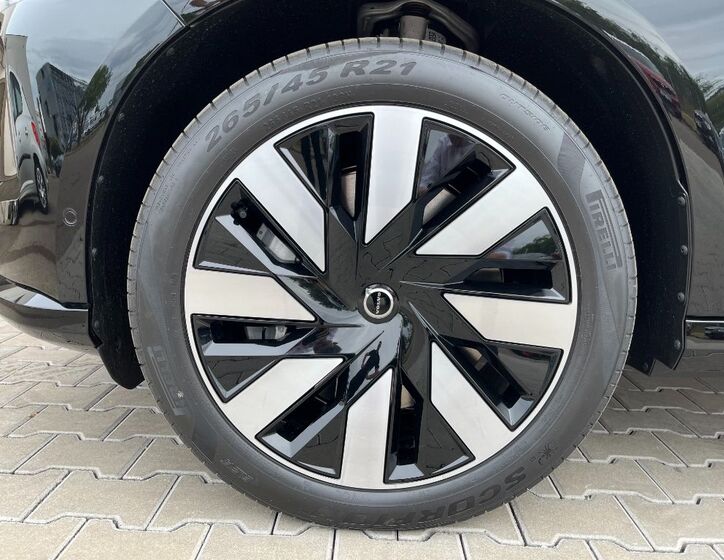 Volvo EX90 25