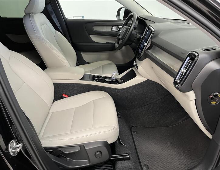 Volvo XC40 24