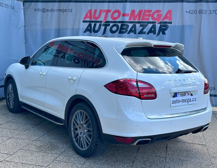 Porsche Cayenne 8