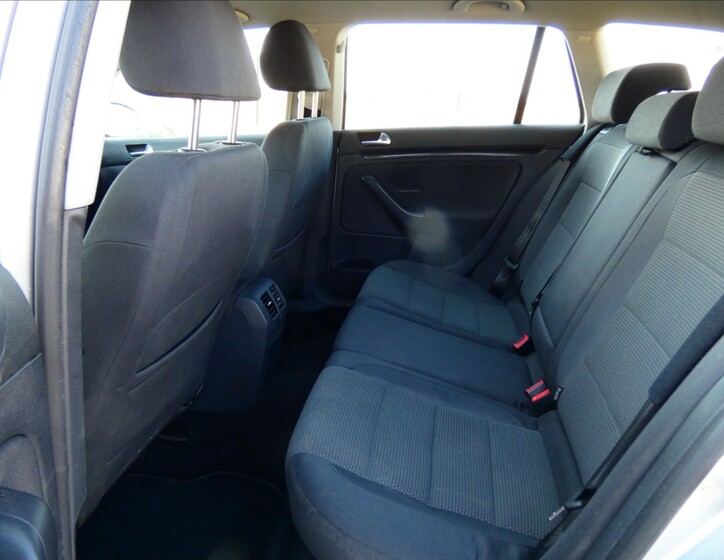 Volkswagen Golf 9