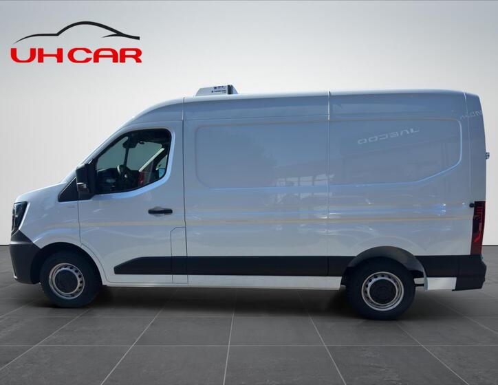 Nissan Interstar 8