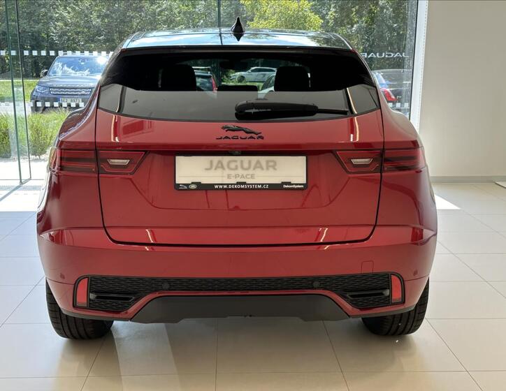 Jaguar E-Pace 3