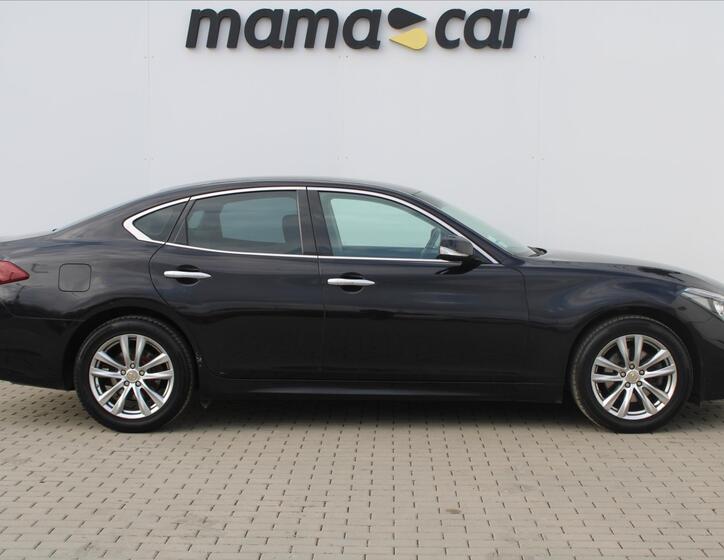 Infiniti Q70 8