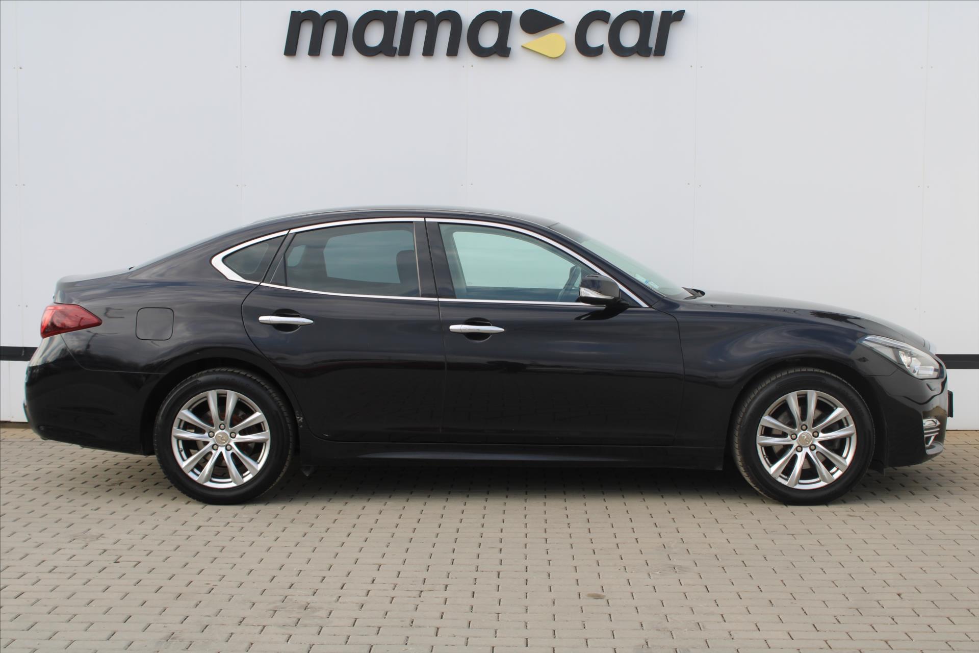 Infiniti Q70