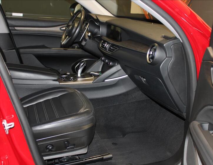 Alfa Romeo Stelvio 26