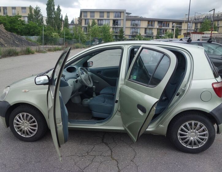 Toyota Yaris 12