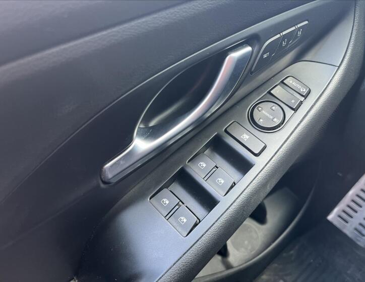 Hyundai i30 16