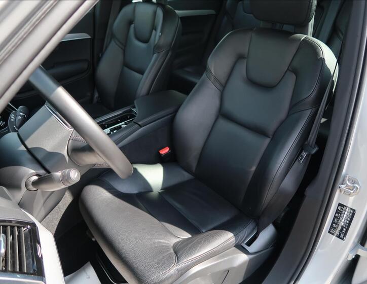 Volvo XC90 10