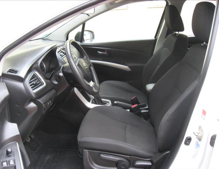 Suzuki S-Cross 12