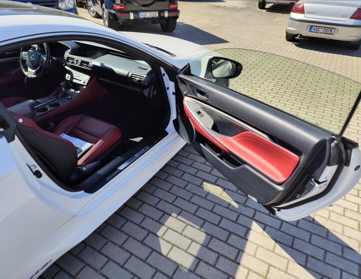 Lexus RC 300h 36