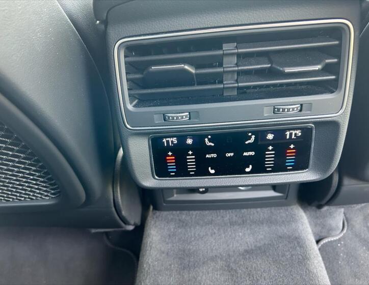 Audi SQ7 8