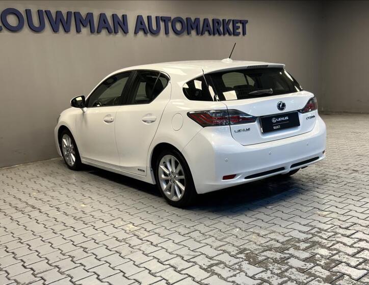 Lexus CT 200h 13