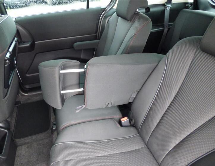 Mazda 5 31