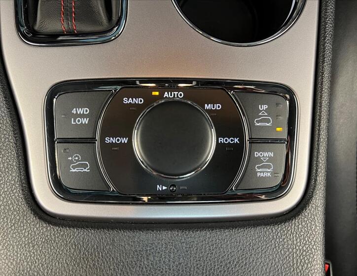 Jeep Grand Cherokee 24
