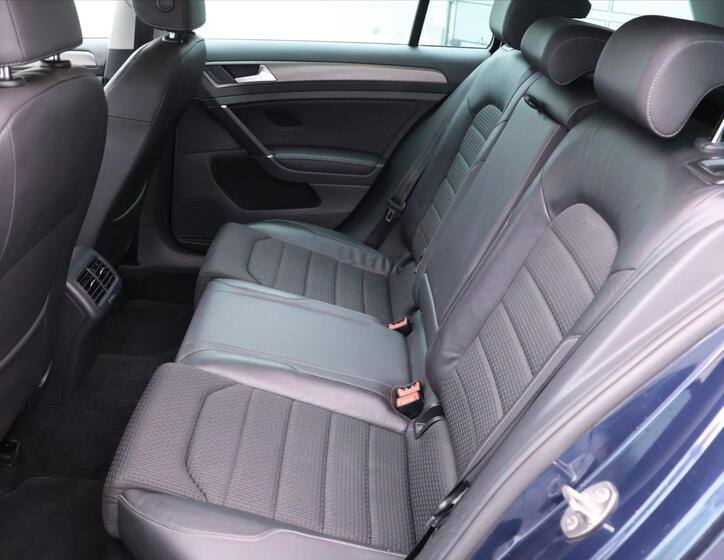 Volkswagen Golf 15