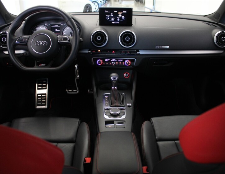 Audi S3 8
