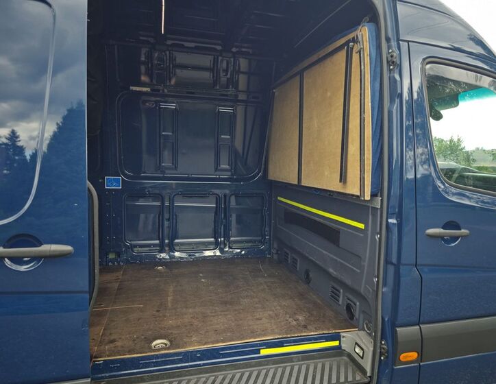Mercedes-Benz Sprinter 11