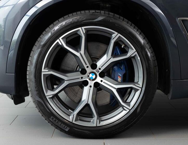 BMW X5 8