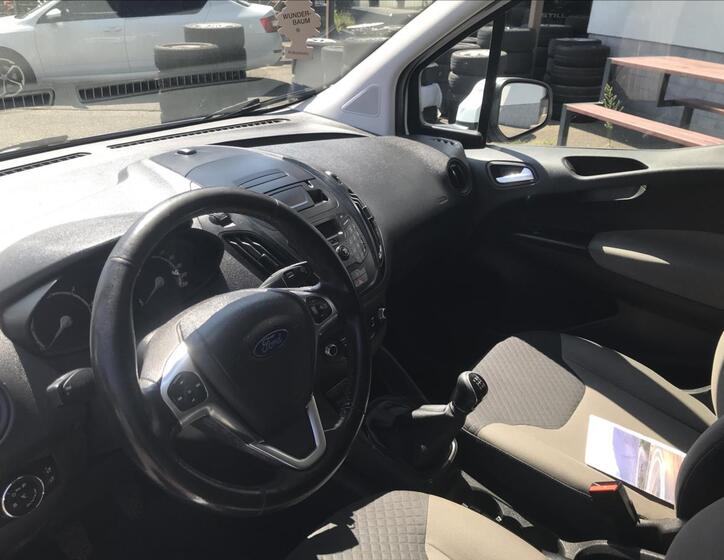 Ford Tourneo Courier 10