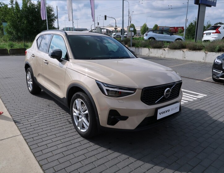 Volvo XC40 3