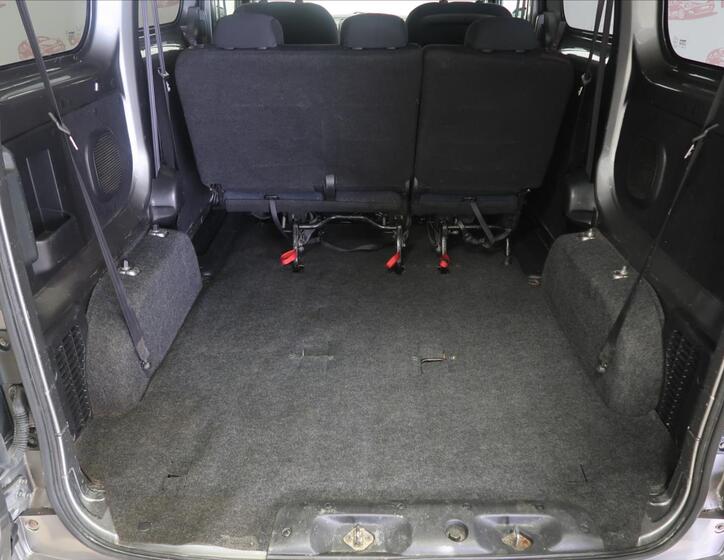 Nissan NV200 8
