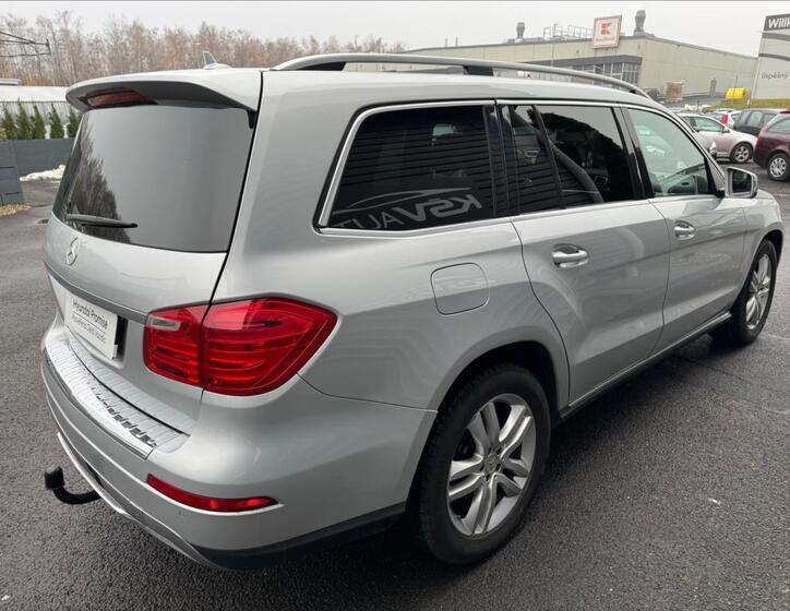 Mercedes-Benz GL 9