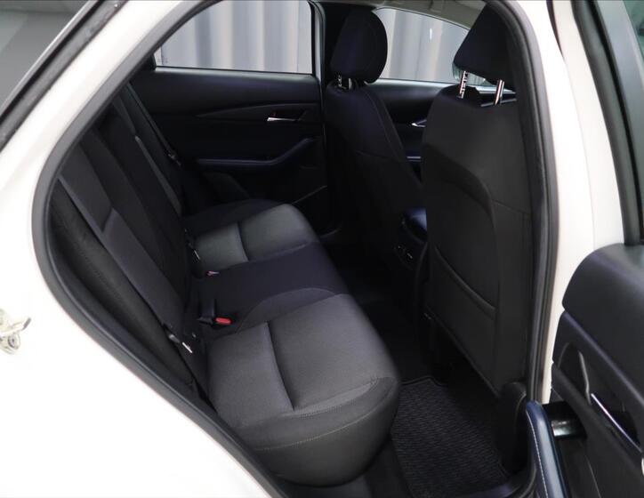 Mazda CX-30 10