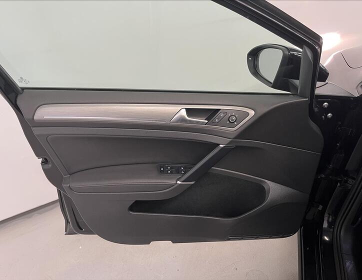 Volkswagen Golf 26