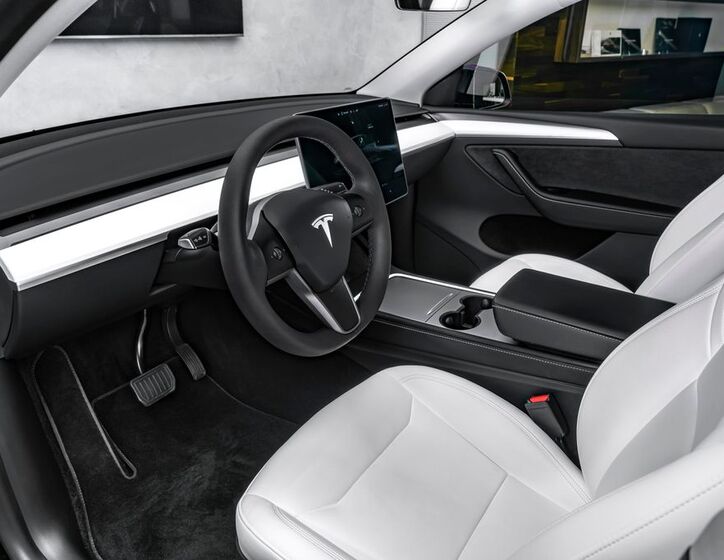 Tesla Model Y 11