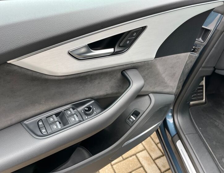 Audi SQ8 12