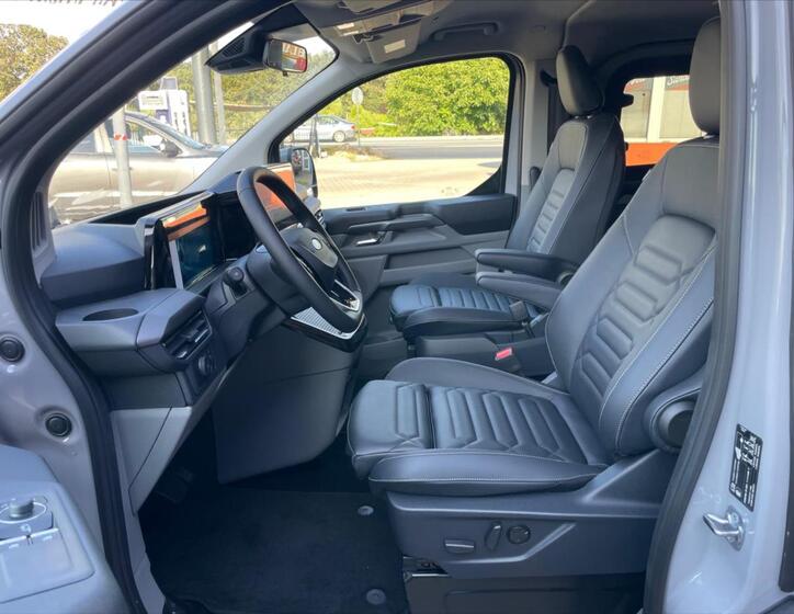 Ford Tourneo Custom 12