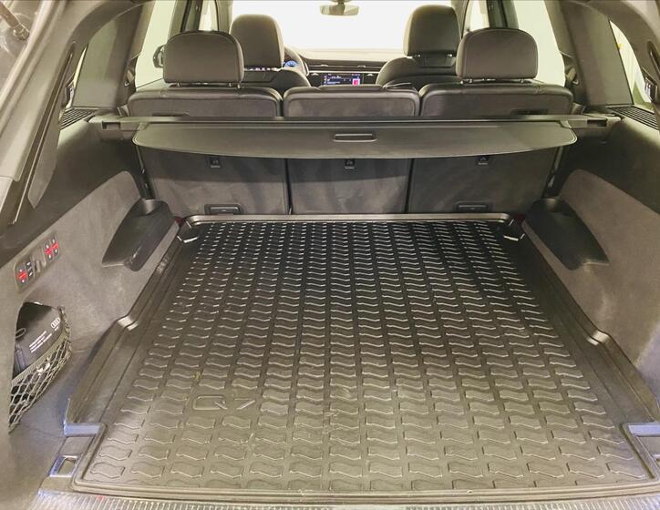 Audi Q7 25